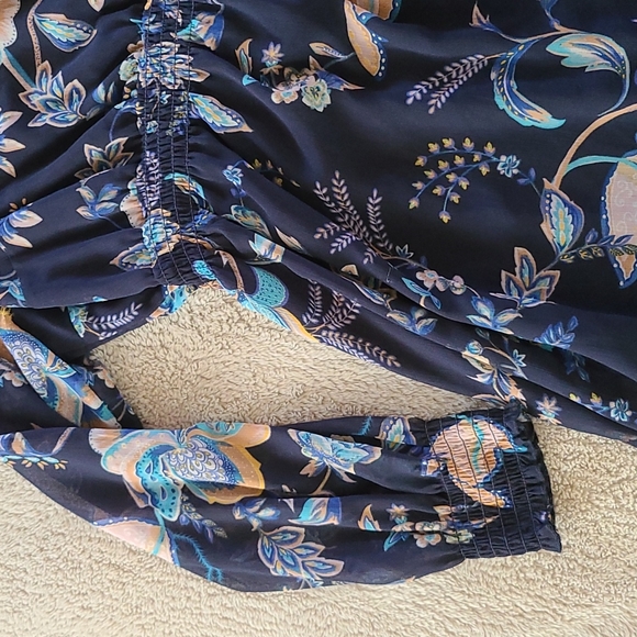 Beautiful h and m maternity dress - Picture 3 of 3